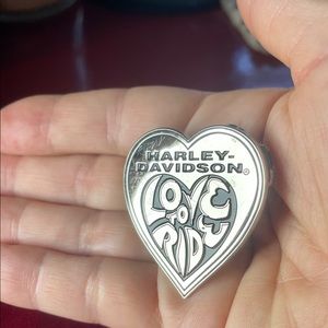 Harley Davidson New heart-shape pin “Love to ride”